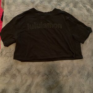 Cropped Black LULULEMON shirt